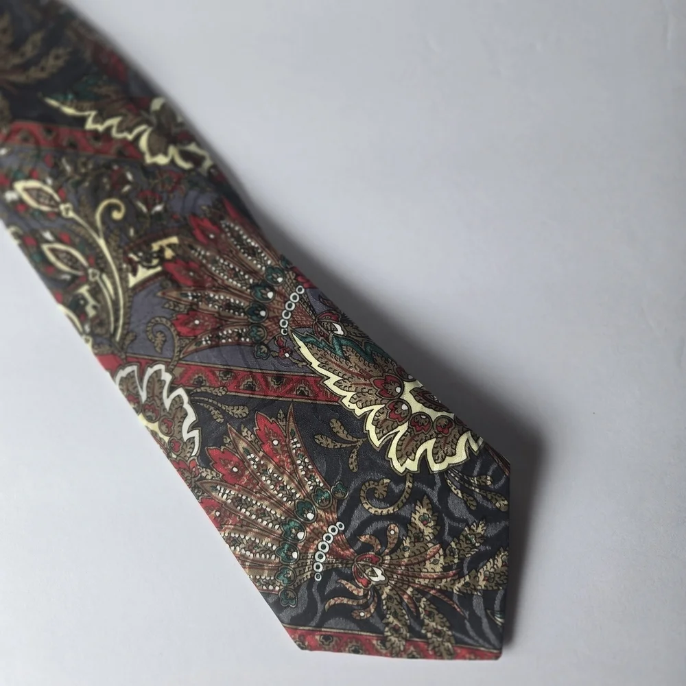 ISADOR, Elegant Paisley Men's Tie - Red and Gold.Hand Made Silk